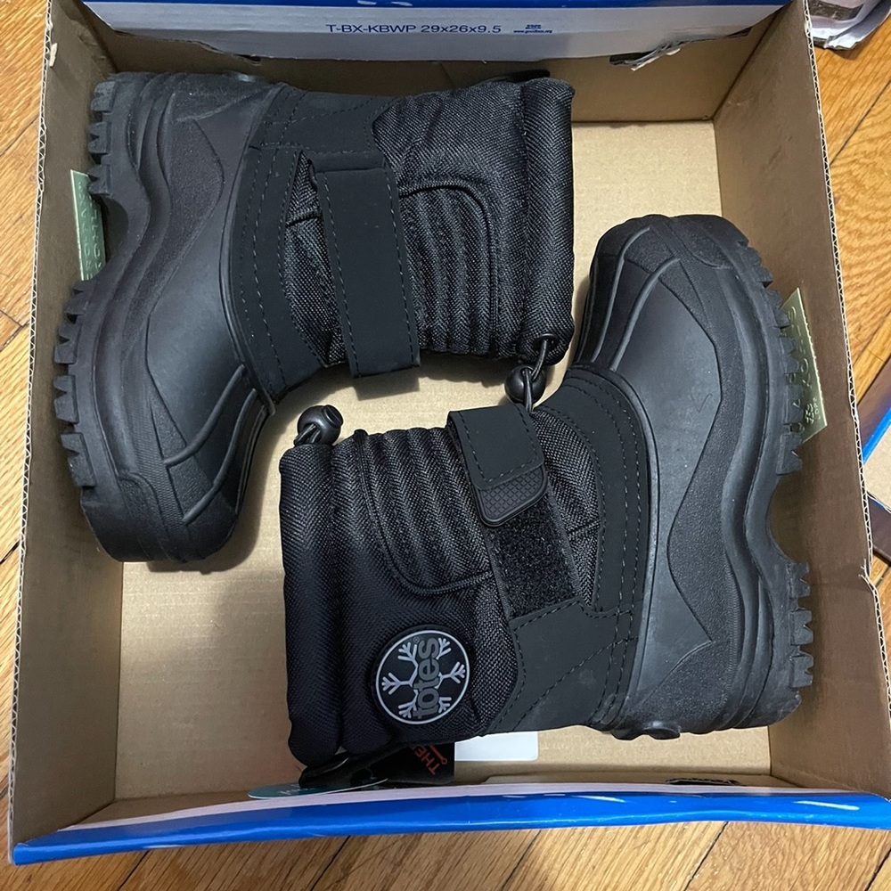 Totes boots size 9 in black